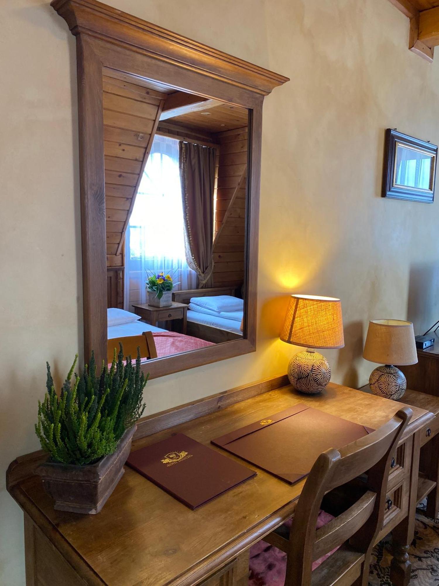 Hotel Zameczek Ksiaz Wielki ภายนอก รูปภาพ